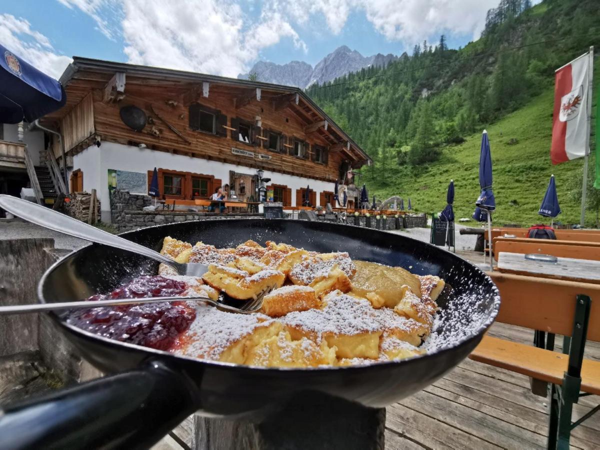 Binsalm- Schutzhuette Farm stay *
