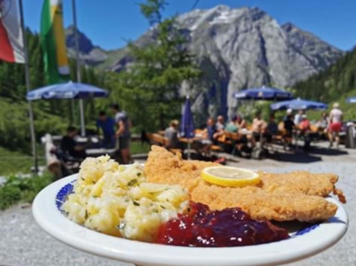 Farm stay Binsalm- Schutzhuette *